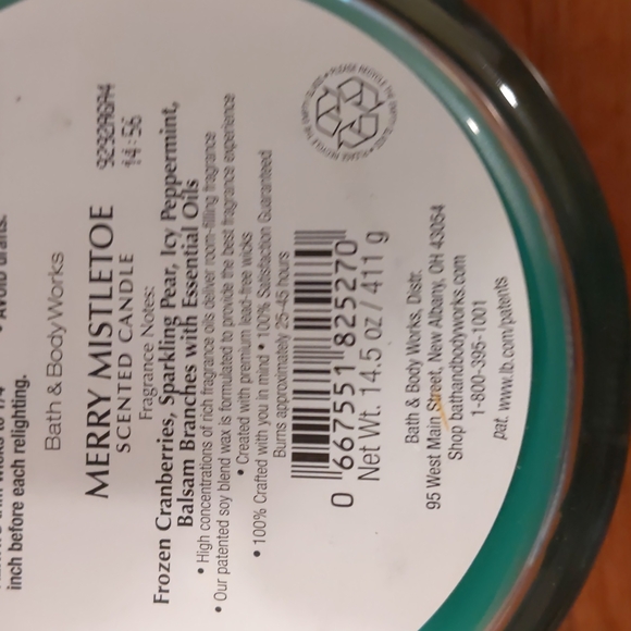 Merry Mistletoe 3 Wick Candle Bath & Body Works - Picture 7 of 7